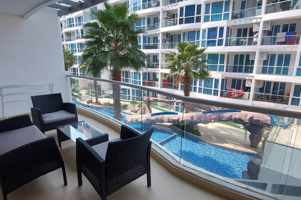 Grand Avenue, Luxury Suite, 72Sqm Pool View With Lounge Area Pattaya Exterior foto