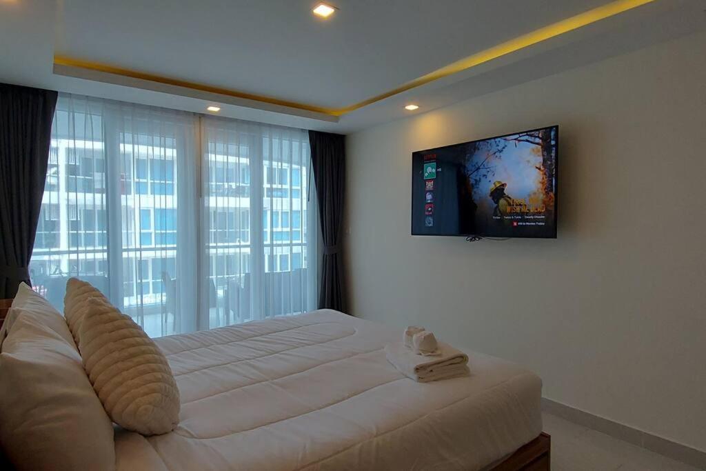 Grand Avenue, Luxury Suite, 72Sqm Pool View With Lounge Area Pattaya Exterior foto