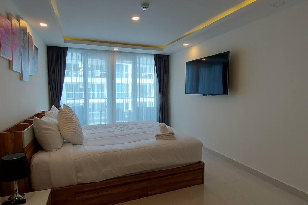 Grand Avenue, Luxury Suite, 72Sqm Pool View With Lounge Area Pattaya Exterior foto